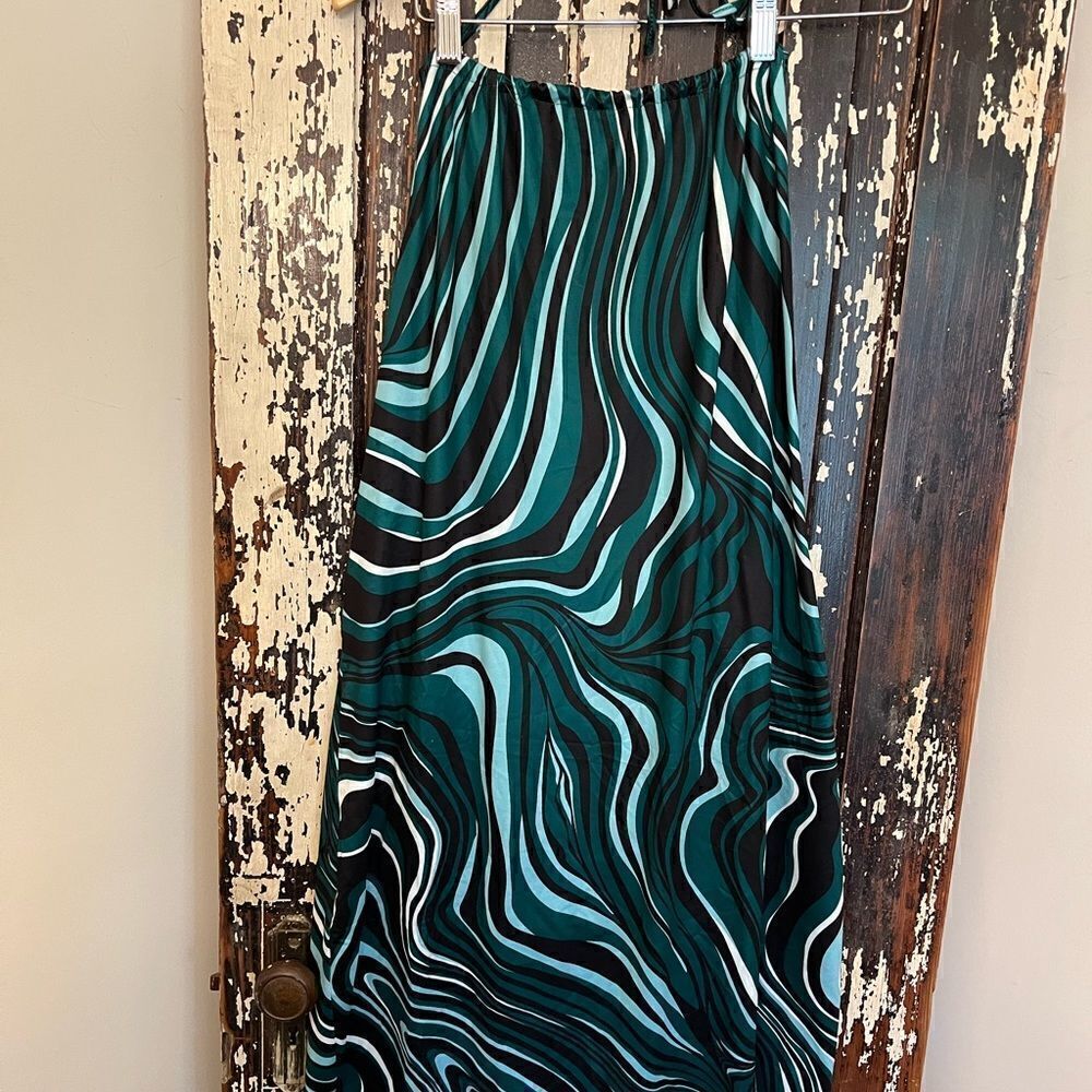 New never worn women’s Shein Body con marbled halter dress. 4X.